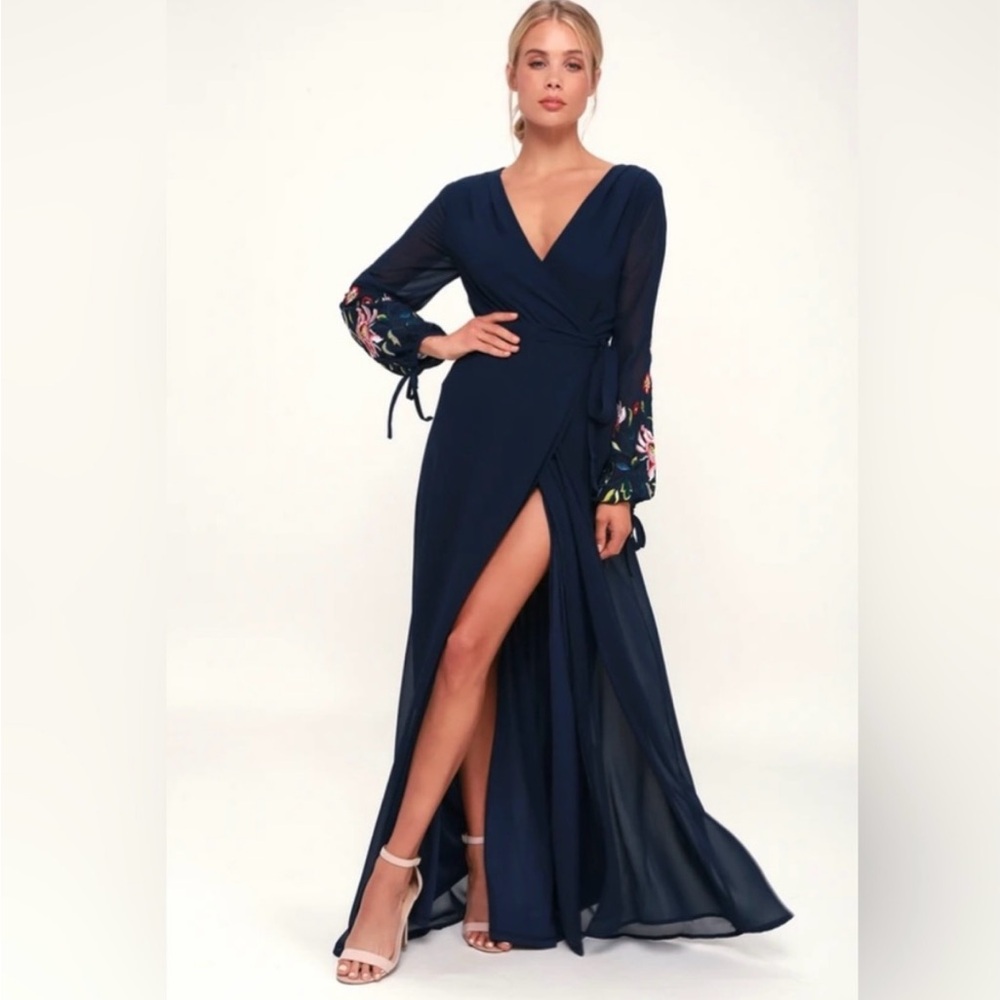 Stunningly beautiful maxi dress in navy with unique detail on sleeves from Lulus